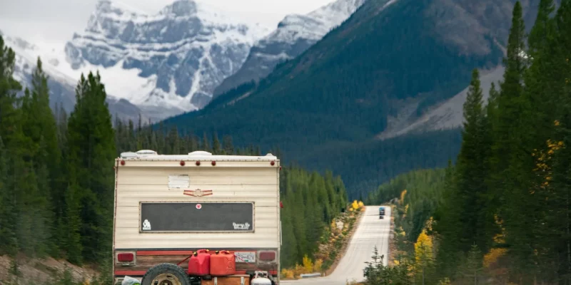 farzn-dehbashi-wIBBYw81XOw-unsplash Vanlife Reiseziele kanadische rockies